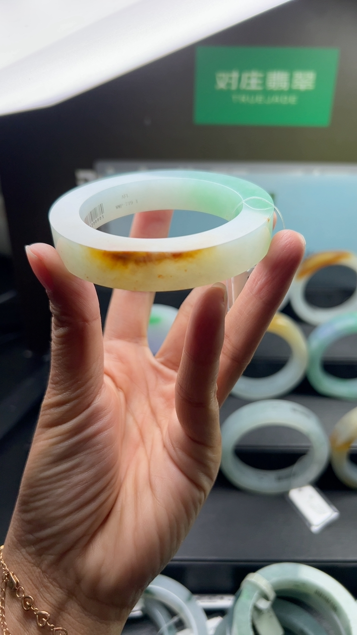 对庄甄选高端翡翠精品手镯