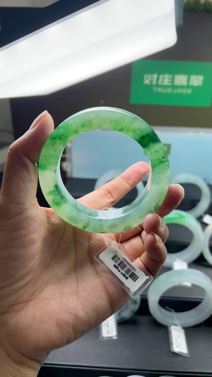 对庄甄选高端翡翠精品手镯