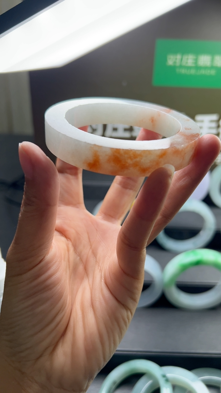 对庄甄选高端翡翠精品手镯