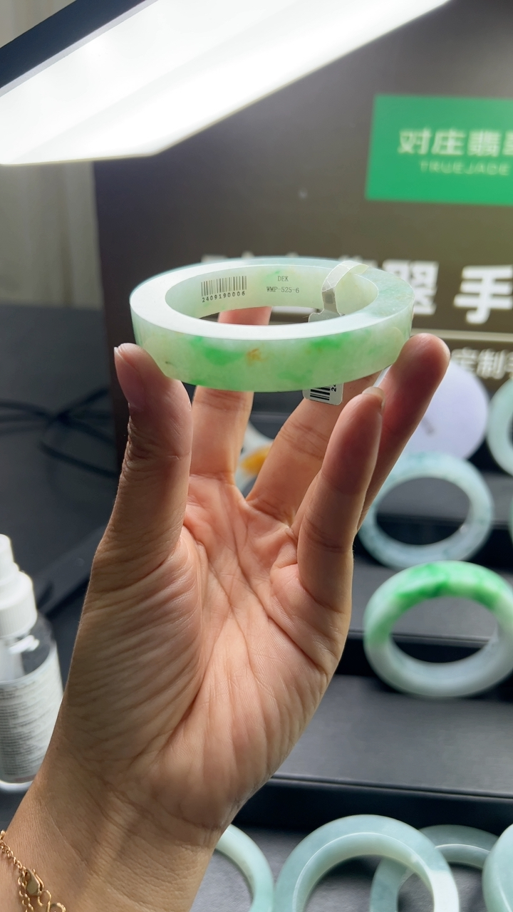 对庄甄选高端翡翠精品手镯