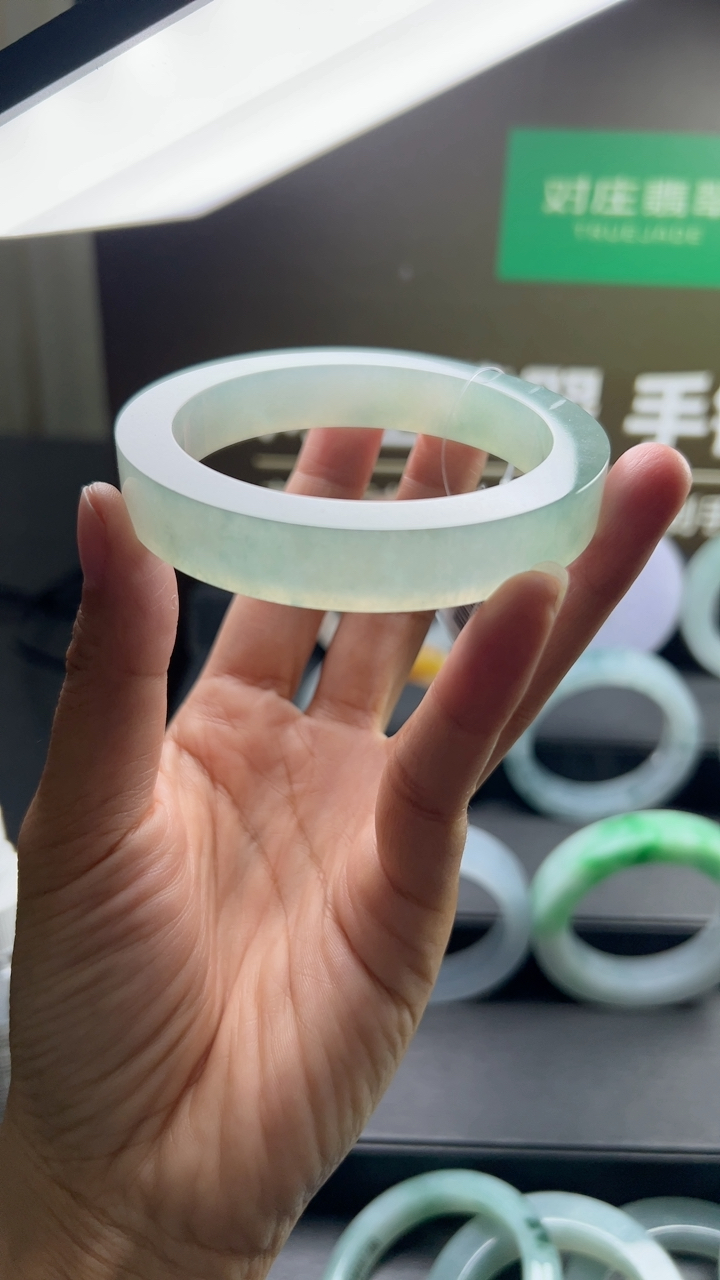 对庄甄选高端翡翠精品手镯