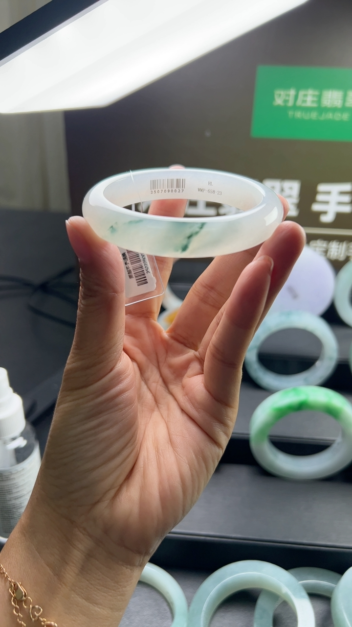 对庄甄选高端翡翠精品手镯