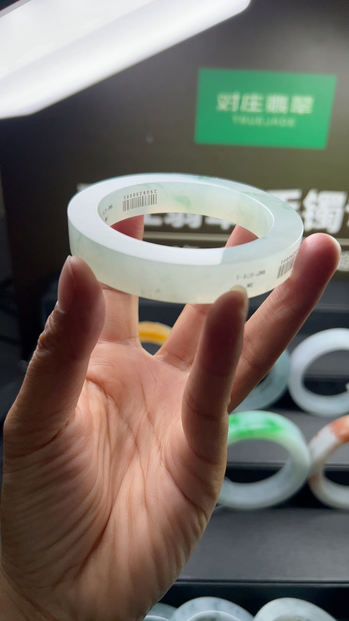 对庄甄选高端翡翠精品手镯