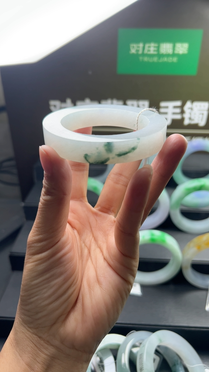 对庄甄选高端翡翠精品手镯