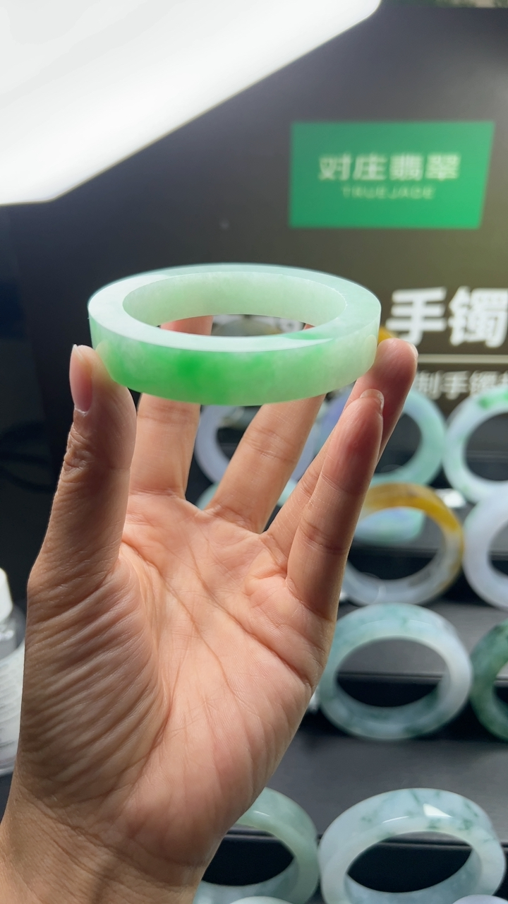 对庄甄选高端翡翠精品手镯