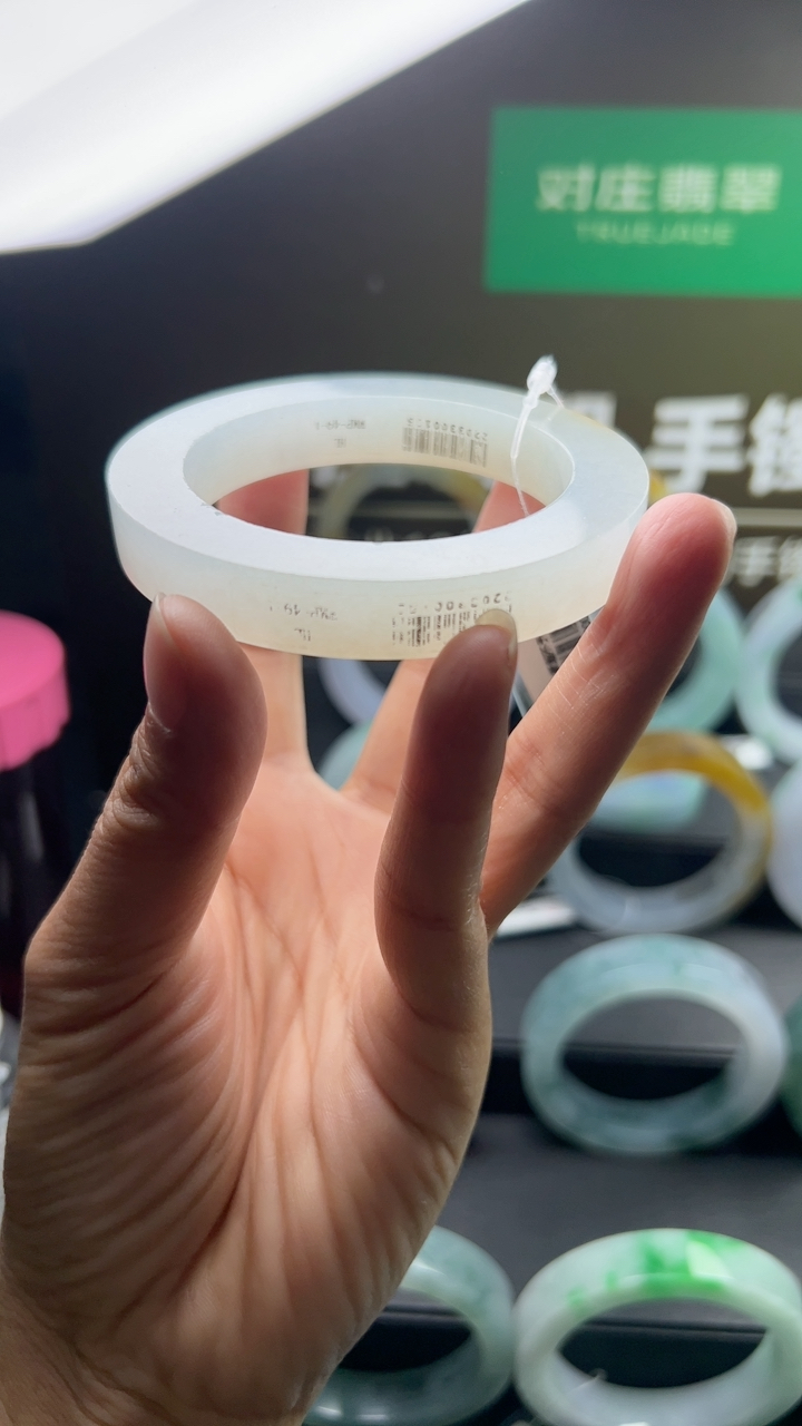 对庄甄选高端翡翠精品手镯