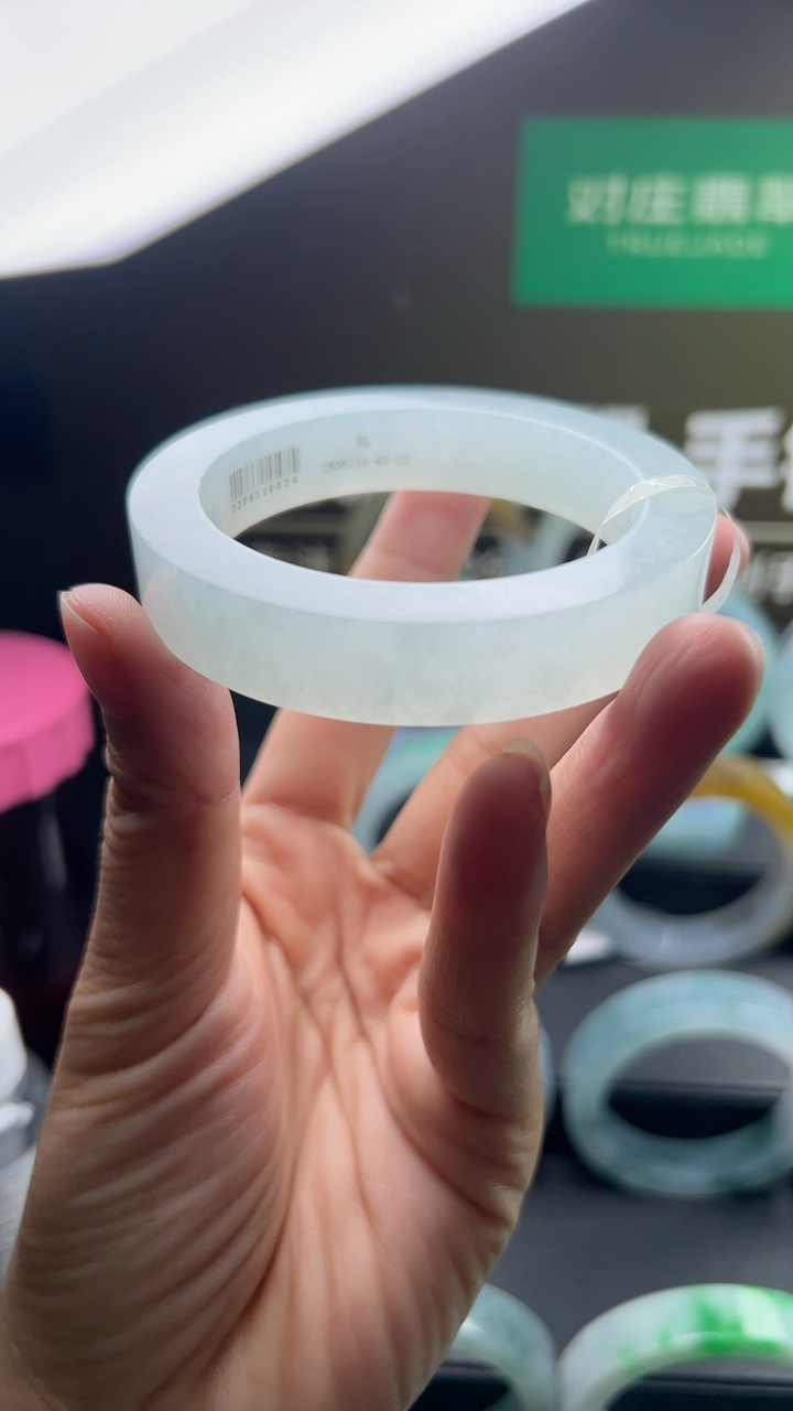 对庄甄选高端翡翠精品手镯