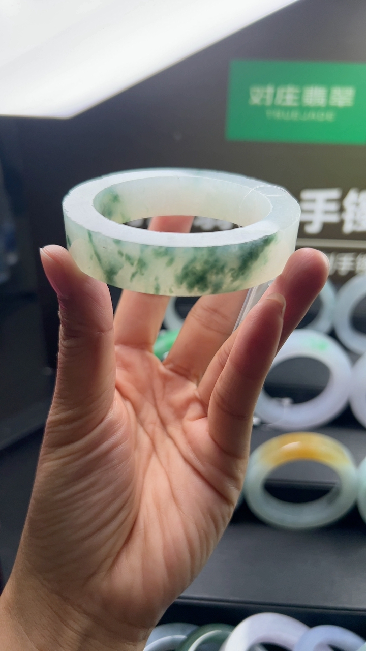 对庄甄选高端翡翠精品手镯