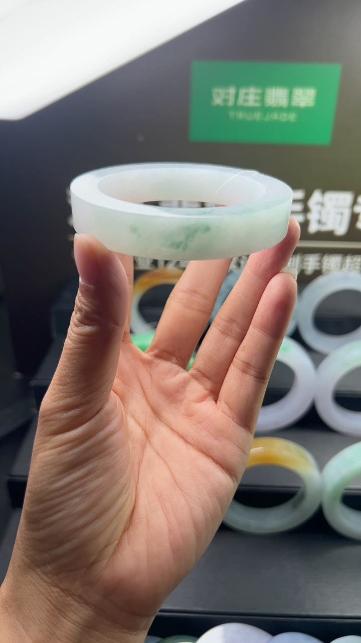 对庄甄选高端翡翠精品手镯