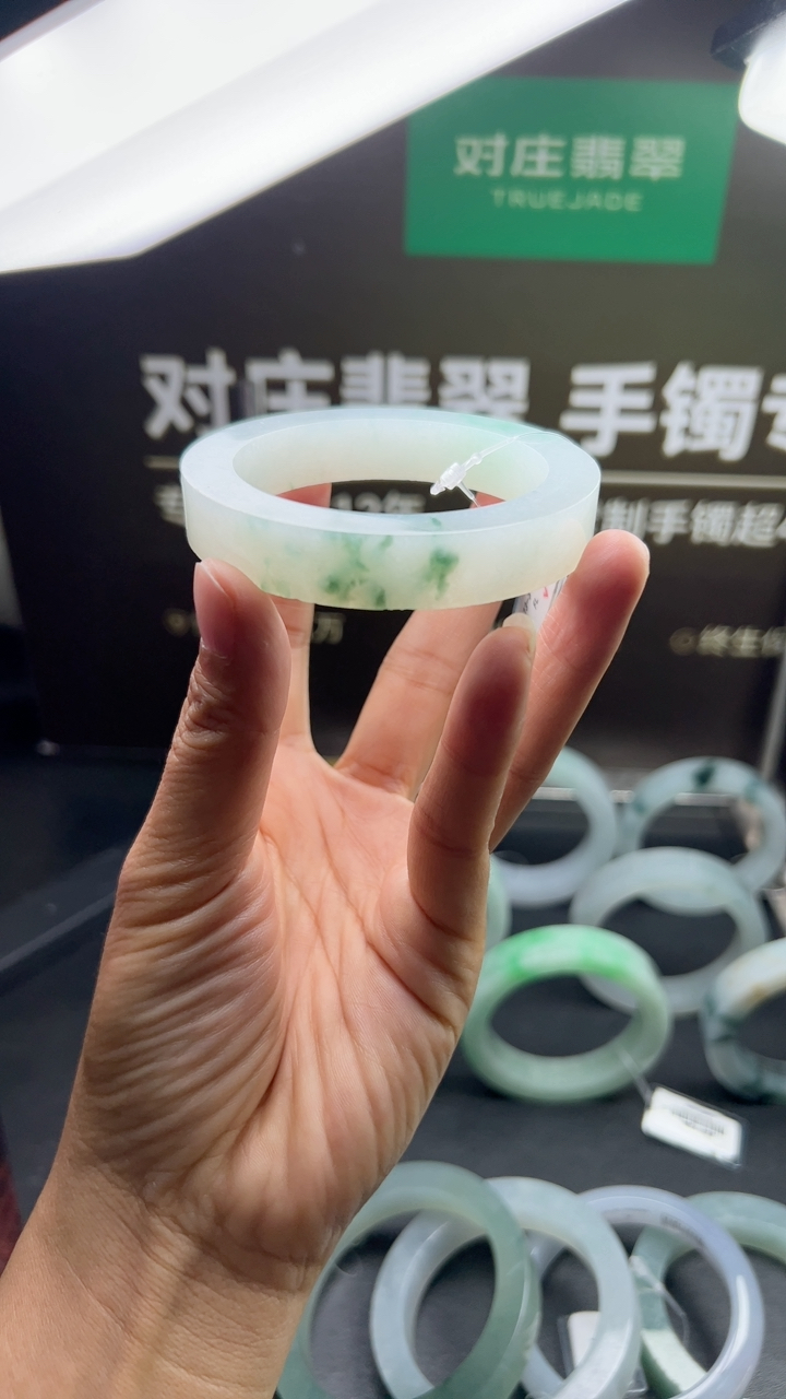 对庄甄选高端翡翠精品手镯