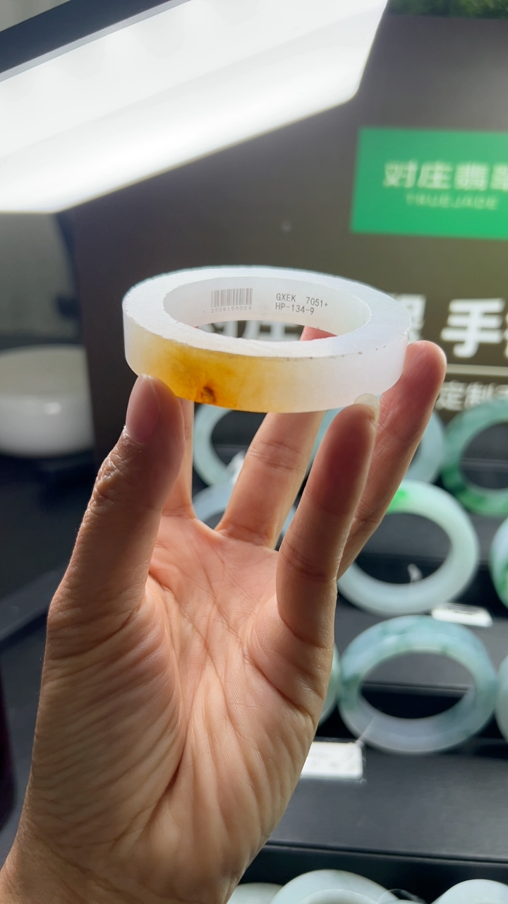 对庄甄选高端翡翠精品手镯