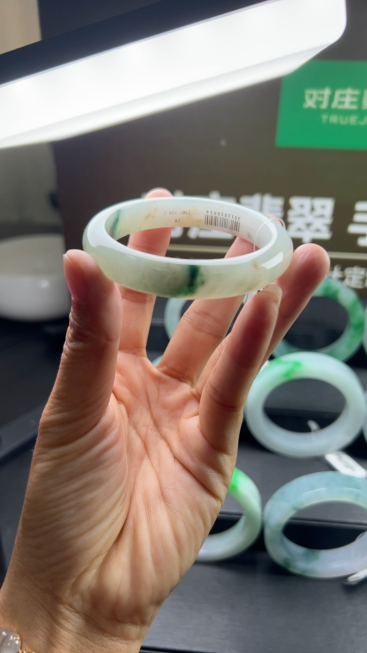 对庄甄选高端翡翠精品手镯