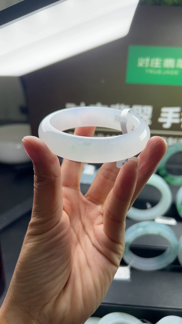 对庄甄选高端翡翠精品手镯