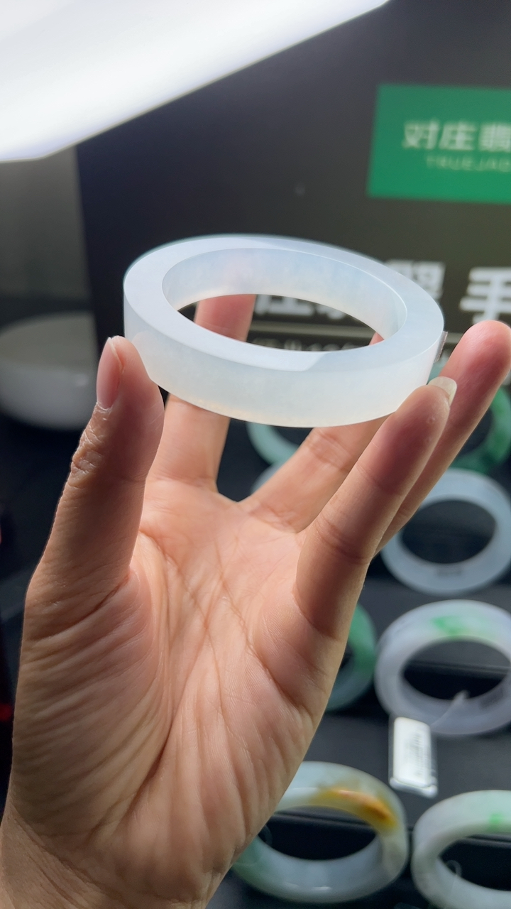 对庄甄选高端翡翠精品手镯