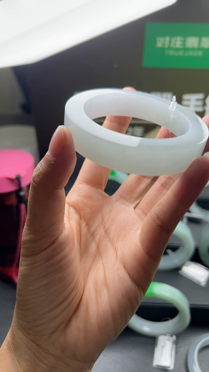 对庄甄选高端翡翠精品手镯