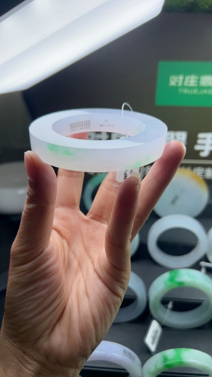 对庄甄选高端翡翠精品手镯