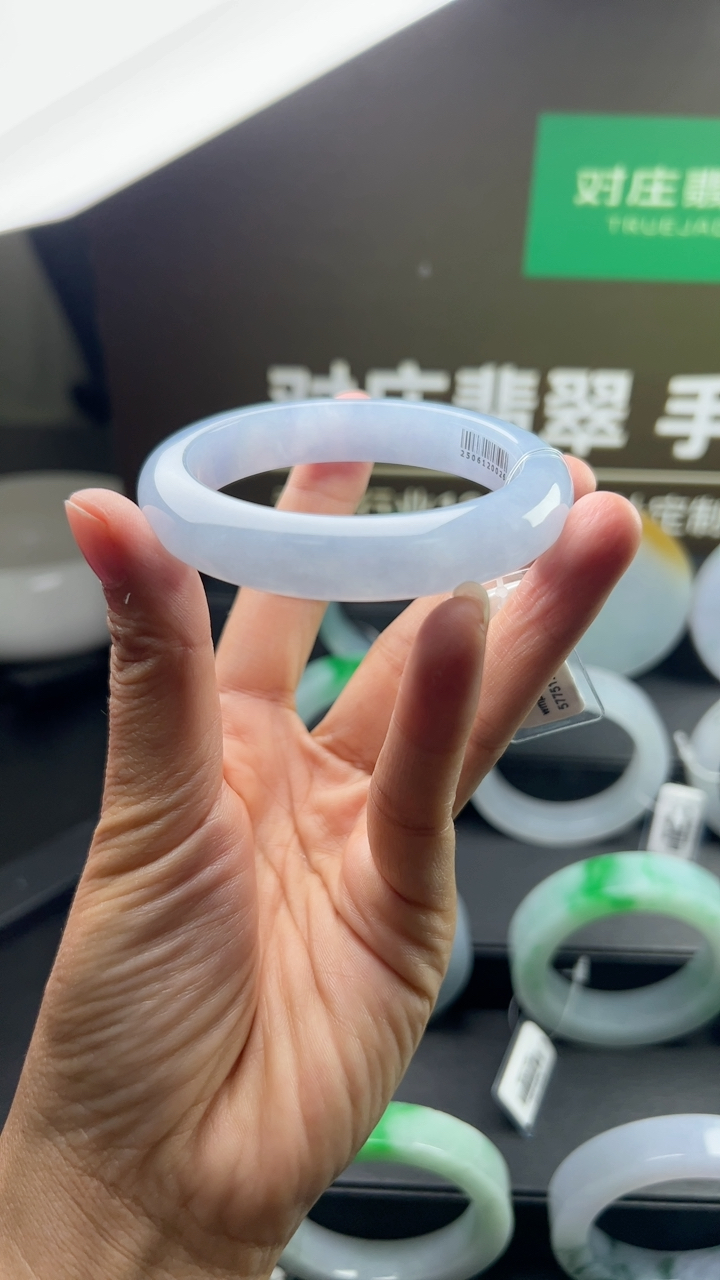 对庄甄选高端翡翠精品手镯