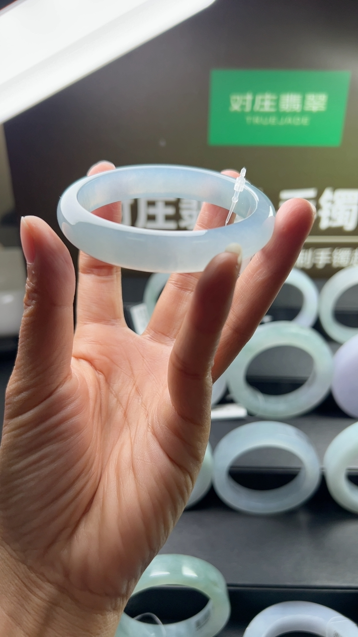 对庄甄选高端翡翠精品手镯