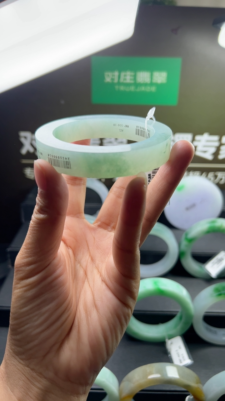 对庄甄选高端翡翠精品手镯