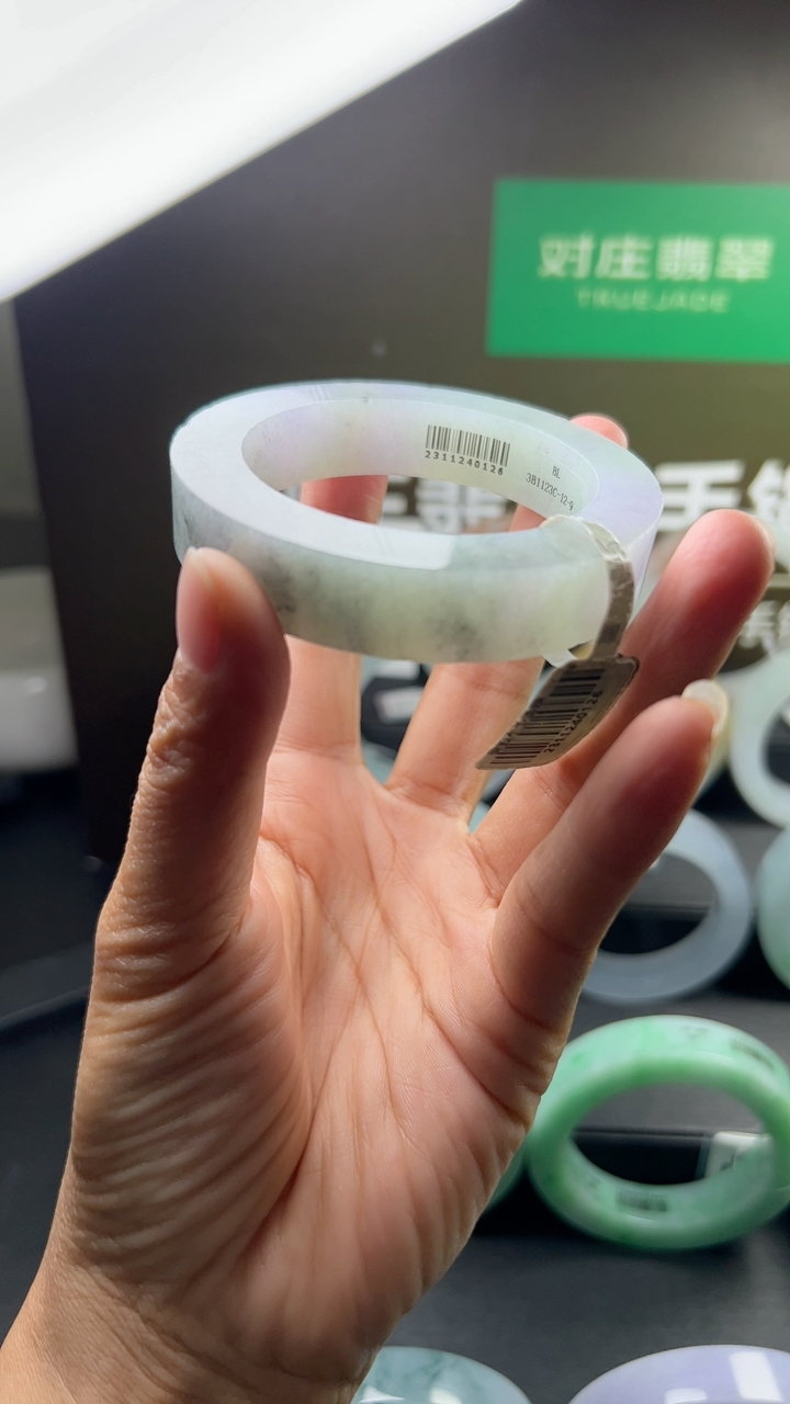 对庄甄选高端翡翠精品手镯