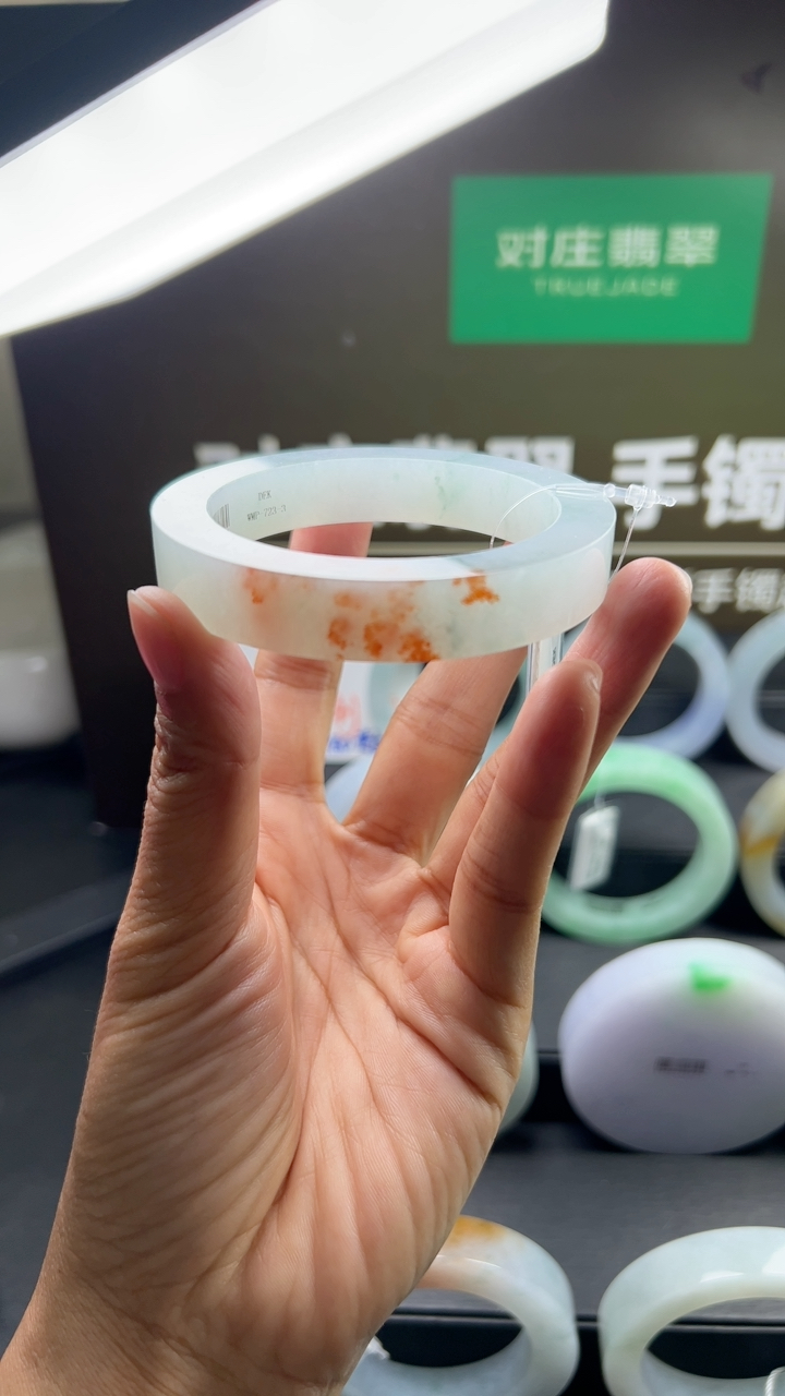 对庄甄选高端翡翠精品手镯