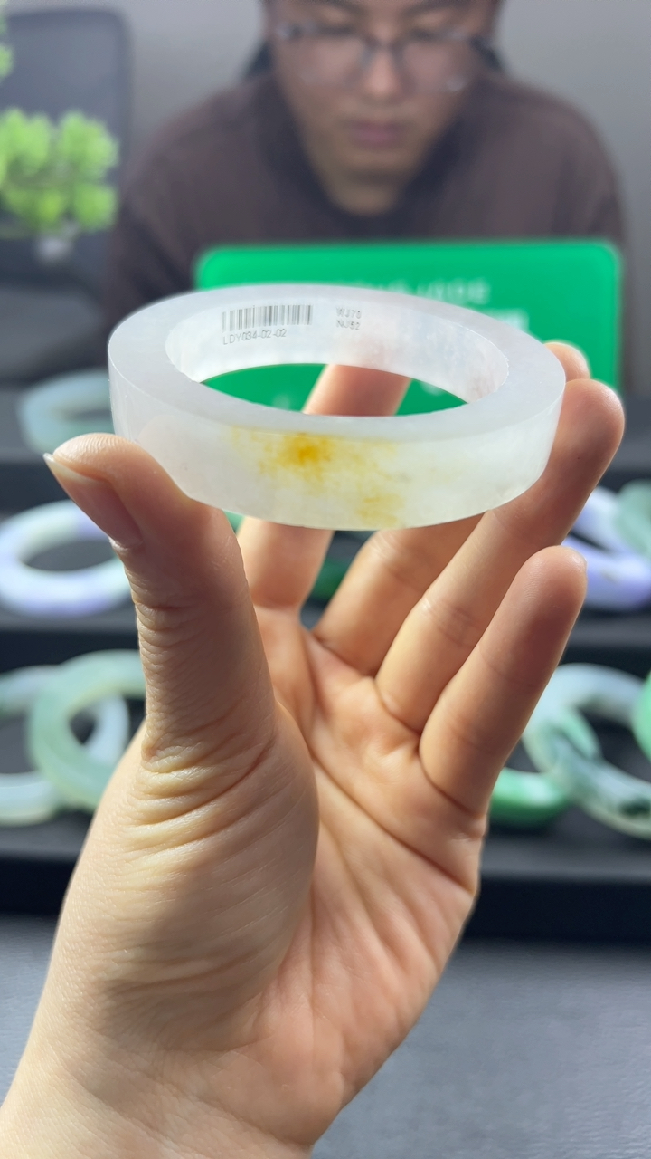 对庄甄选高端翡翠精品手镯