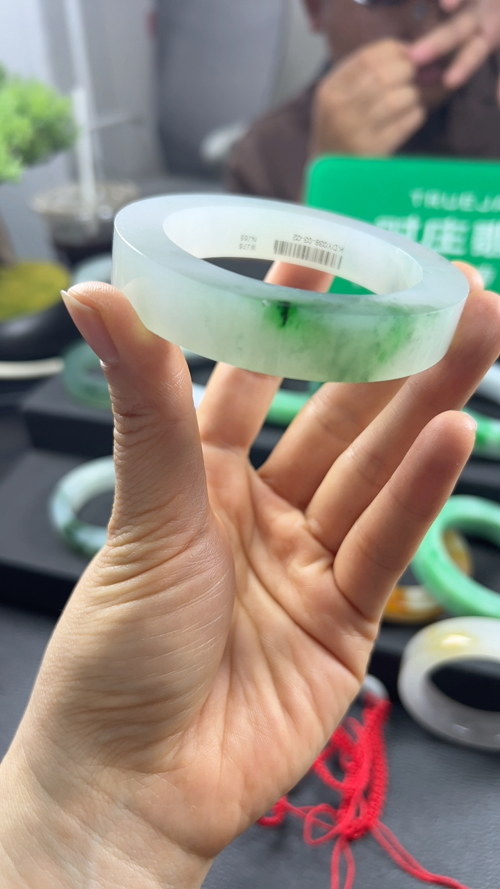 对庄甄选高端翡翠精品手镯