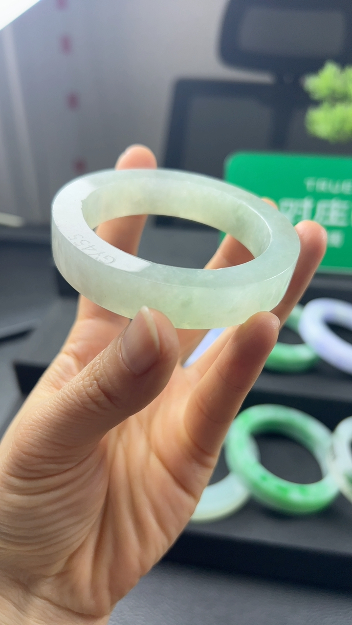 对庄甄选高端翡翠精品手镯