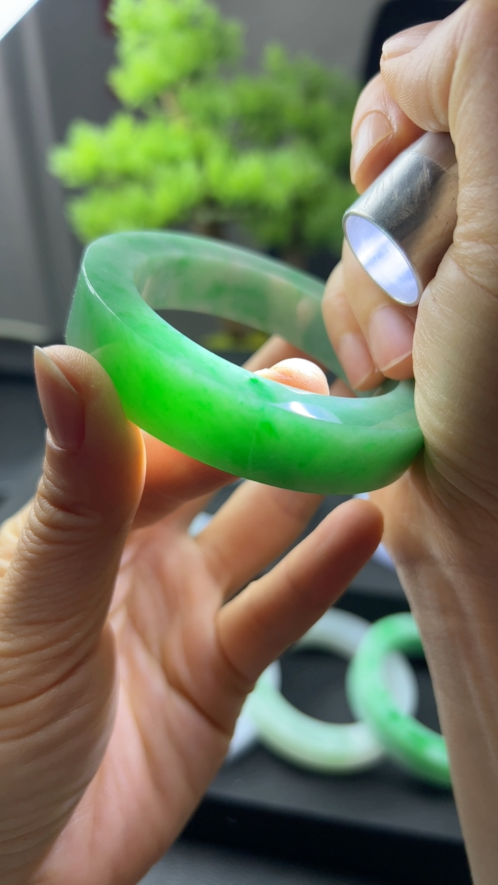 对庄甄选高端翡翠精品手镯