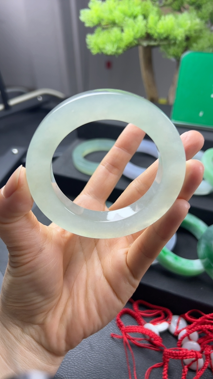 对庄甄选高端翡翠精品手镯