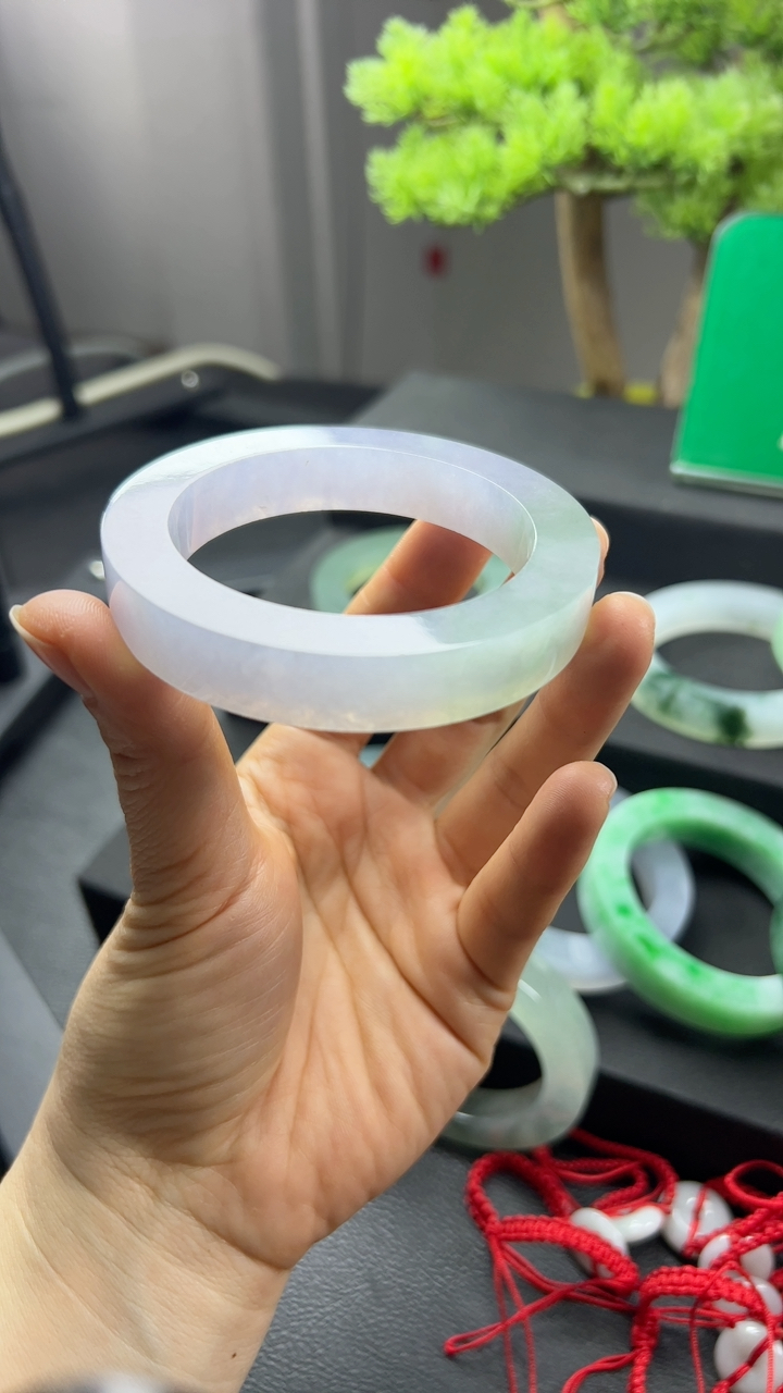 对庄甄选高端翡翠精品手镯