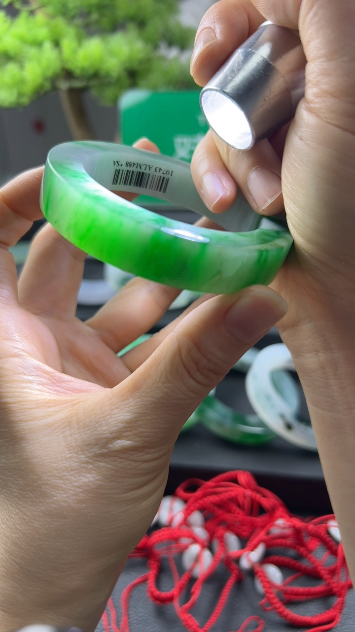 对庄甄选高端翡翠精品手镯