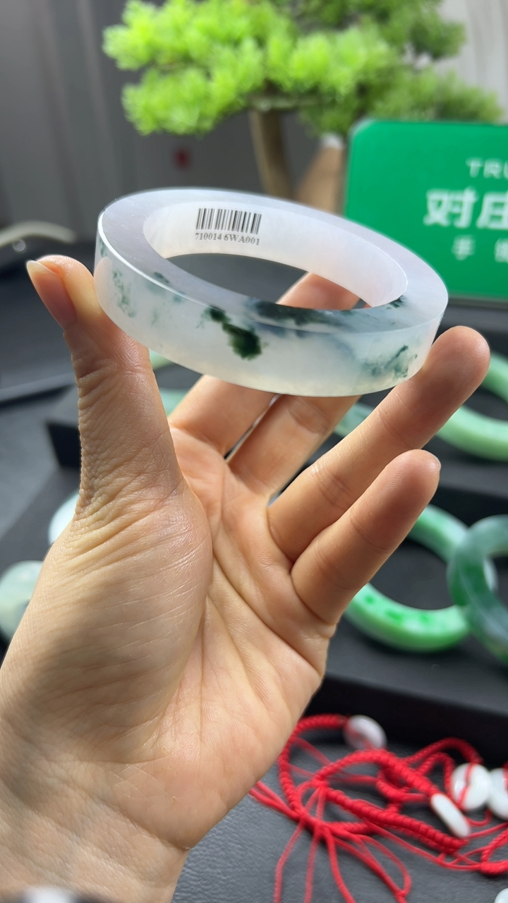 对庄甄选高端翡翠精品手镯