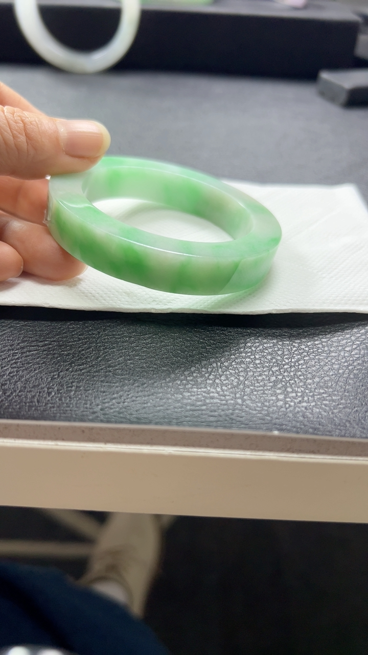 对庄甄选高端翡翠精品手镯