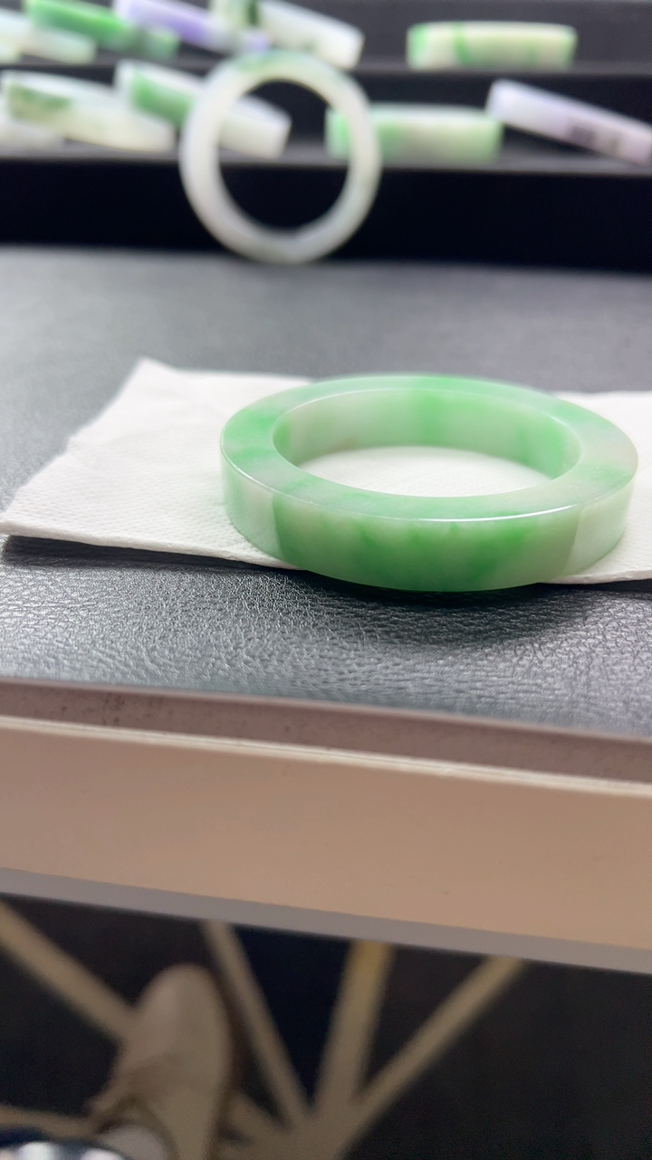 对庄甄选高端翡翠精品手镯