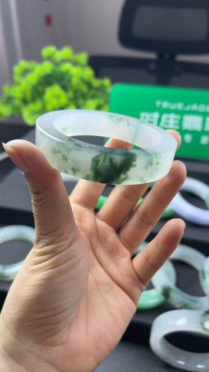 对庄甄选高端翡翠精品手镯