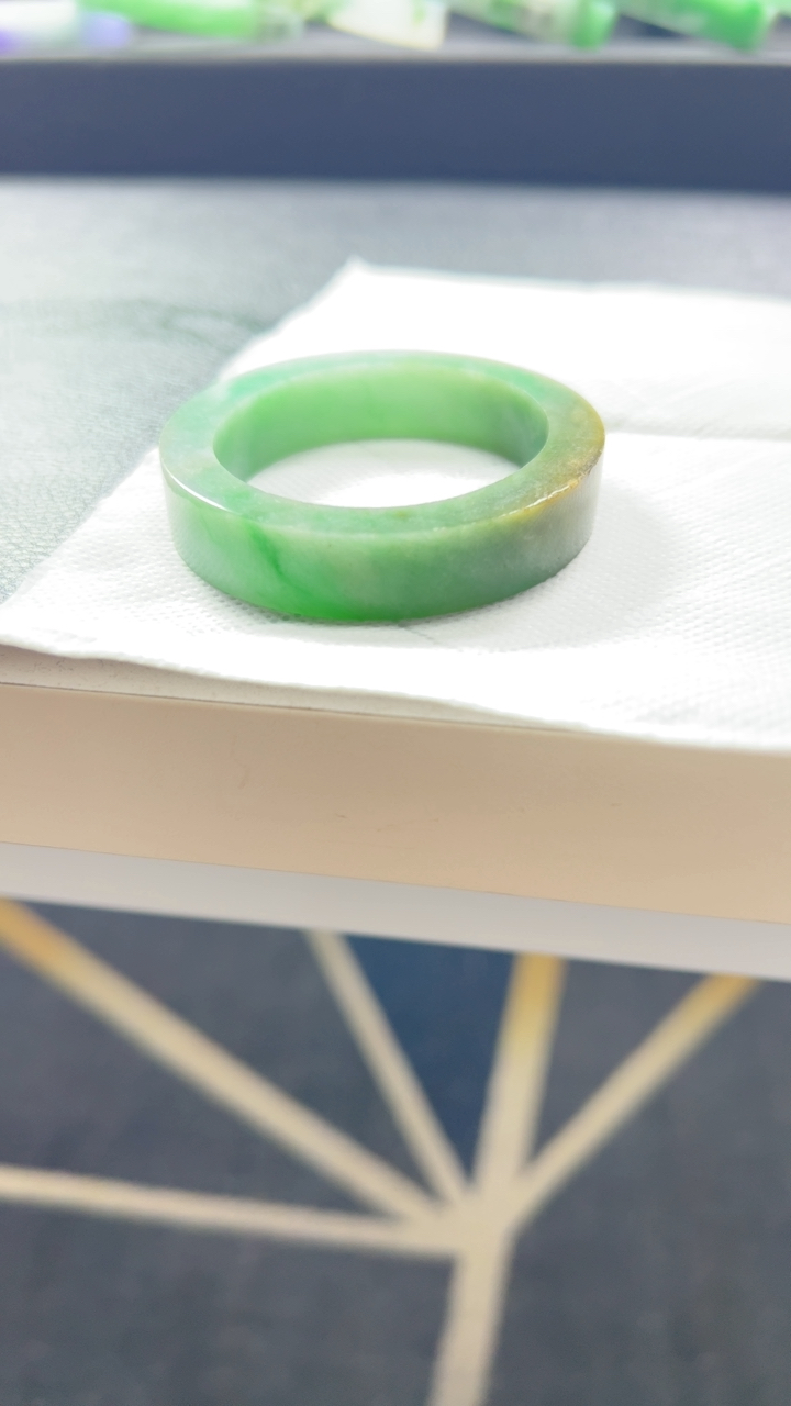 对庄甄选高端翡翠精品手镯