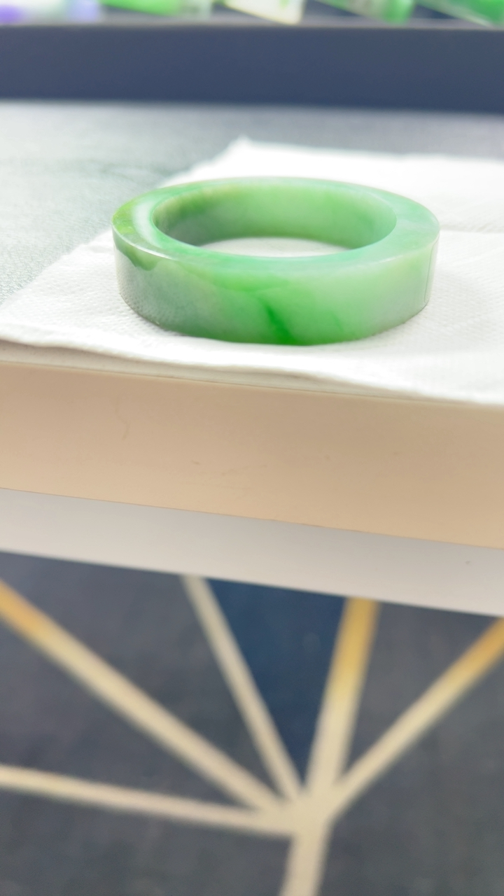 对庄甄选高端翡翠精品手镯