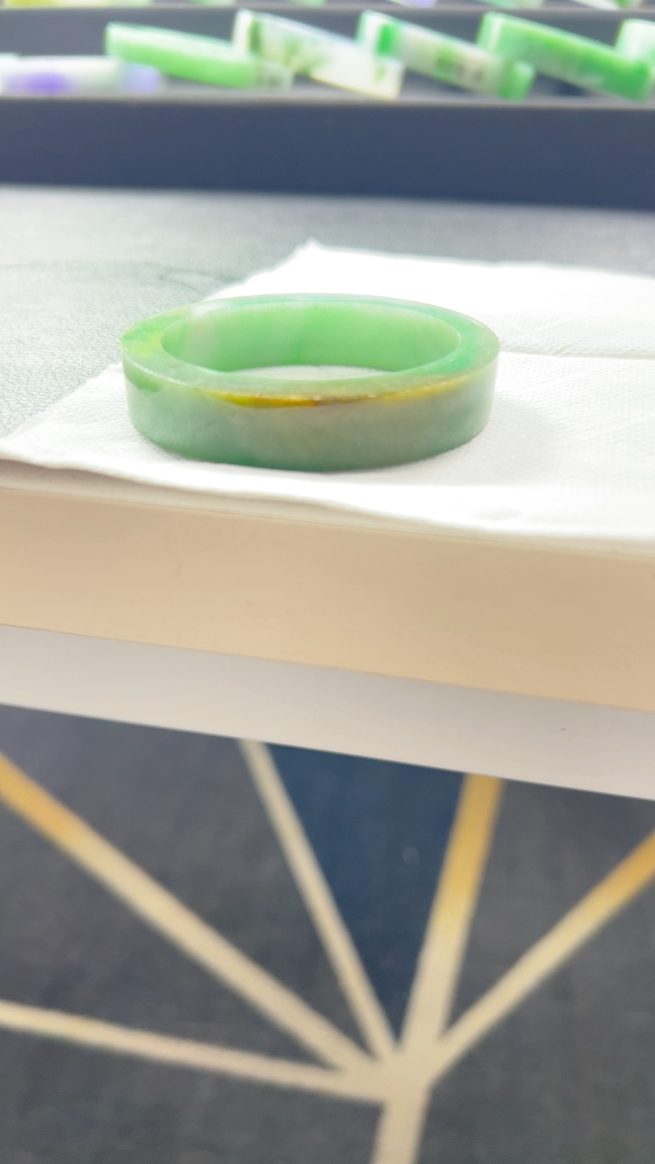 对庄甄选高端翡翠精品手镯