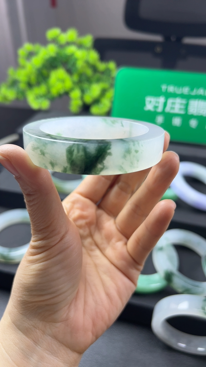 对庄甄选高端翡翠精品手镯