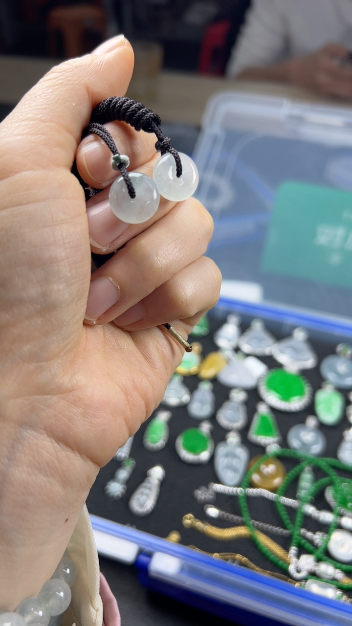 对庄甄选高端翡翠精品小冰扣