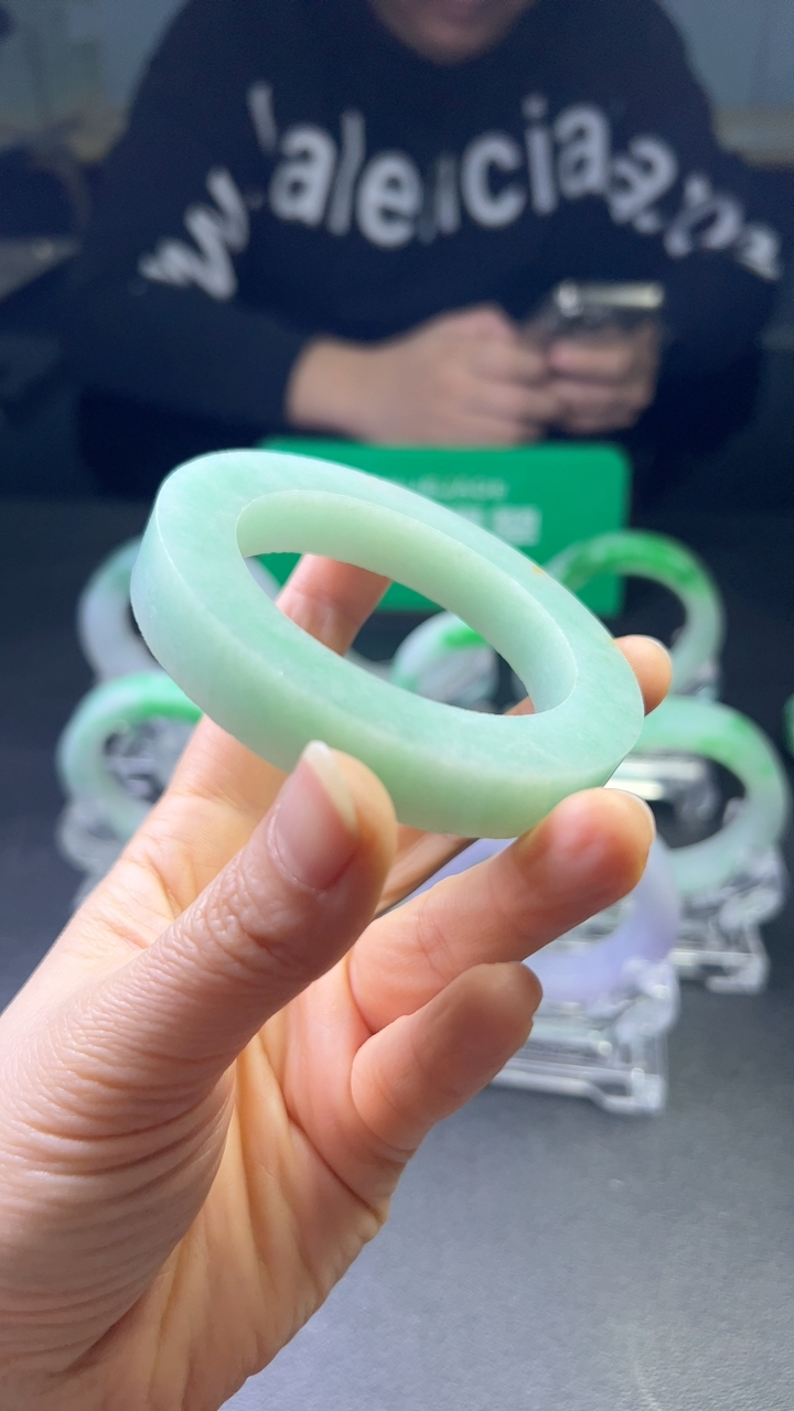 对庄甄选高端翡翠精品手镯