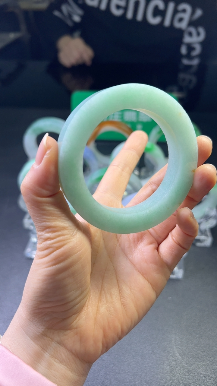 对庄甄选高端翡翠精品手镯