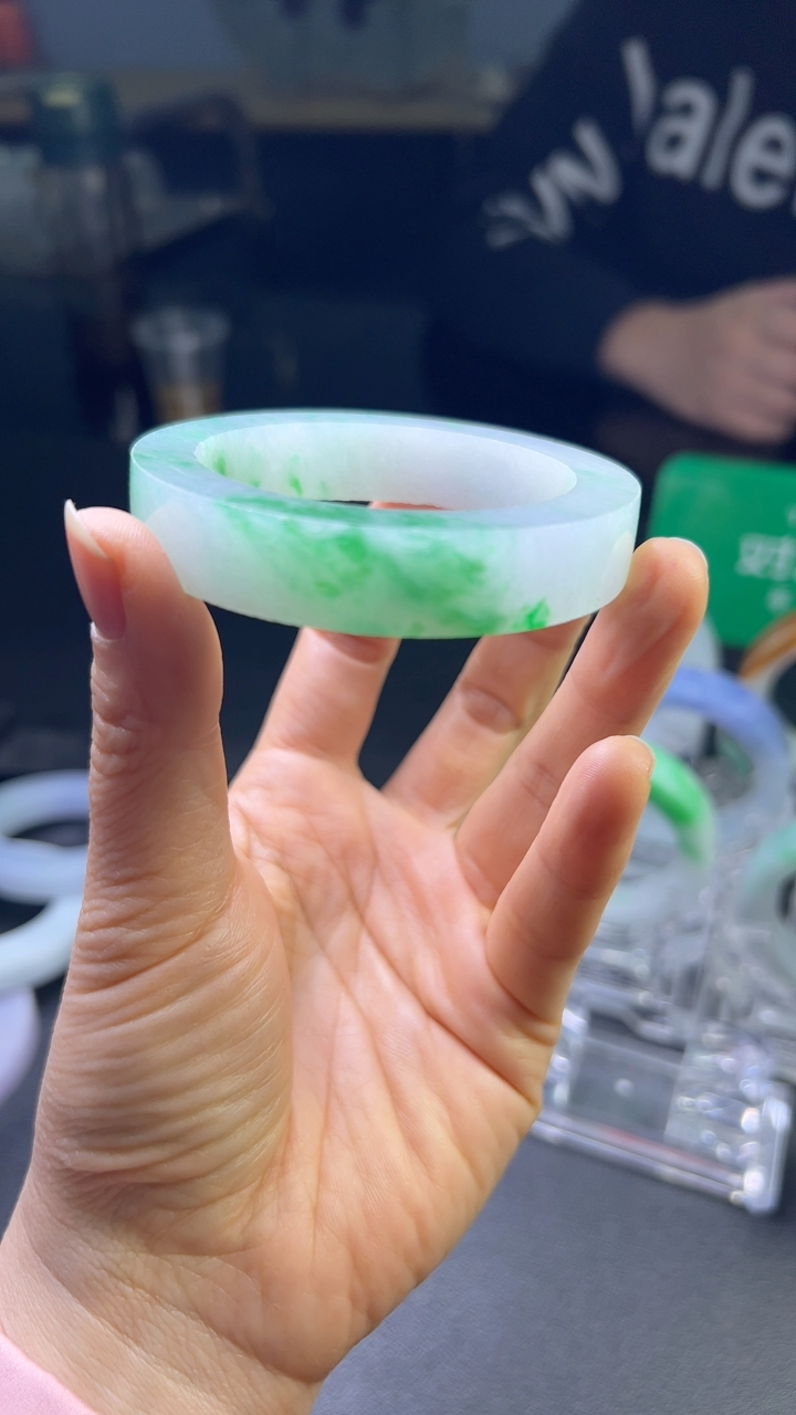 对庄甄选高端翡翠精品手镯