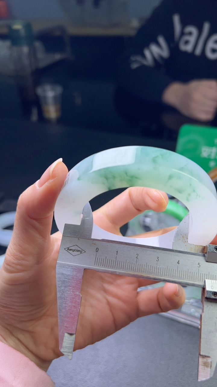 对庄甄选高端翡翠精品手镯