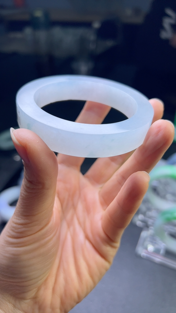 对庄甄选高端翡翠精品手镯