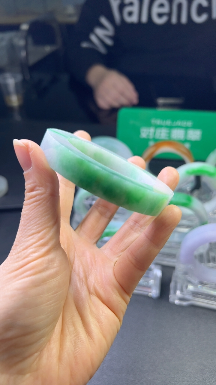 对庄甄选高端翡翠精品手镯