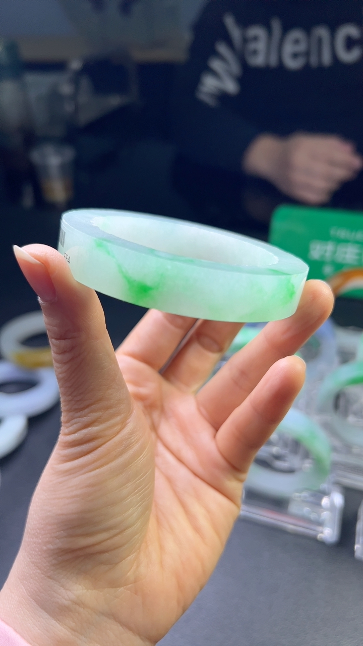 对庄甄选高端翡翠精品手镯