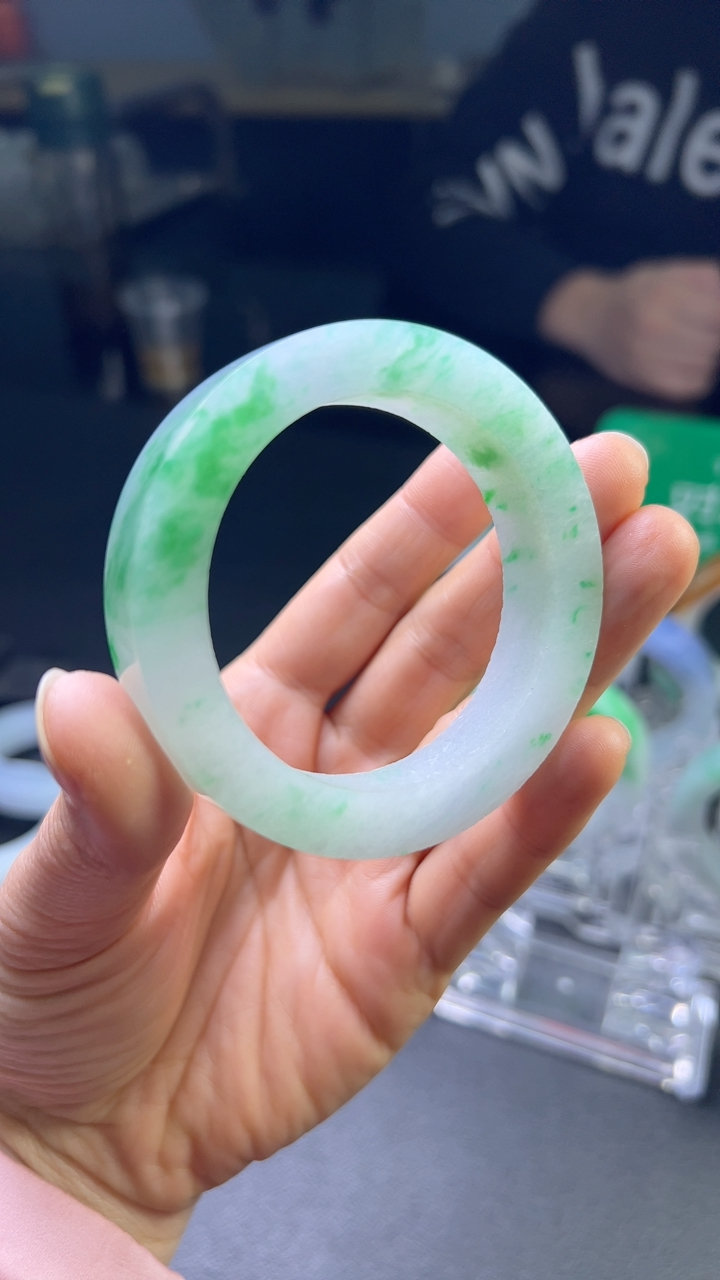 对庄甄选高端翡翠精品手镯