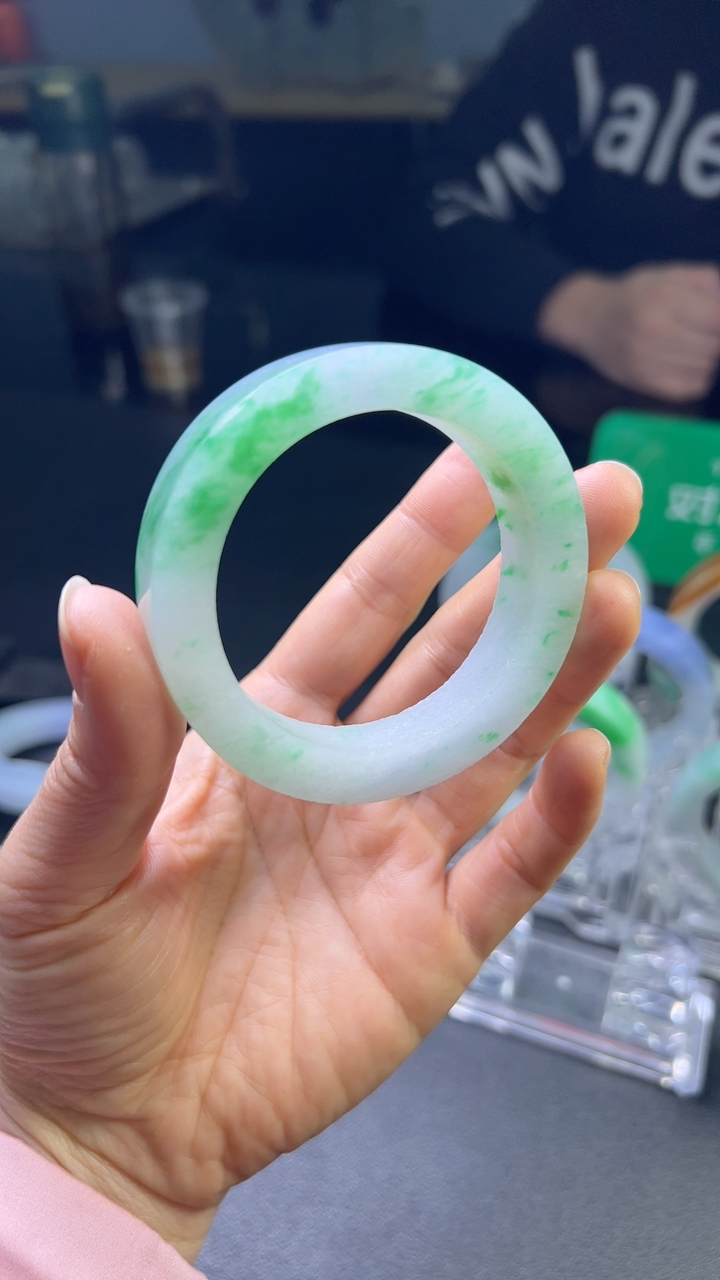 对庄甄选高端翡翠精品手镯